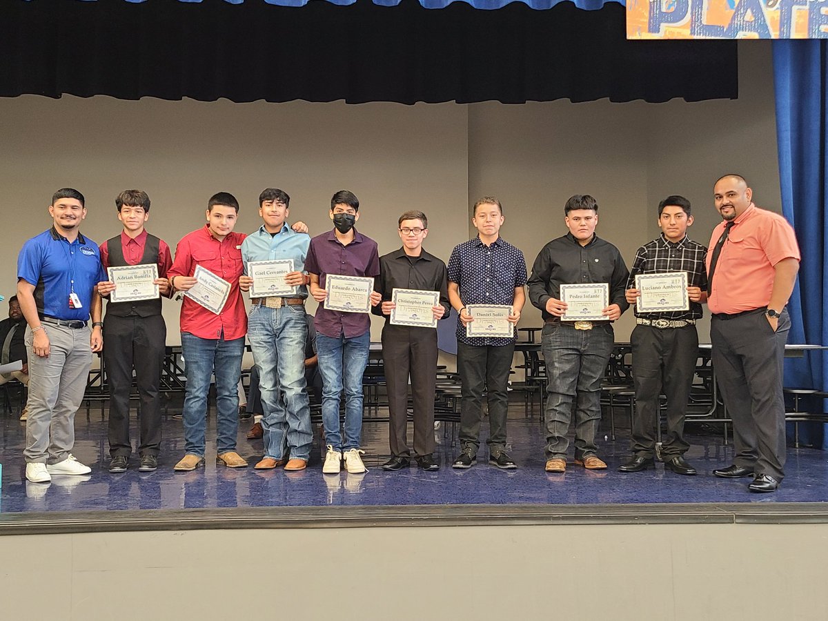 CoachDannyT's tweet photo. Some athletes  receiving ther awards. https://t.co/1ikEI6Qo9M