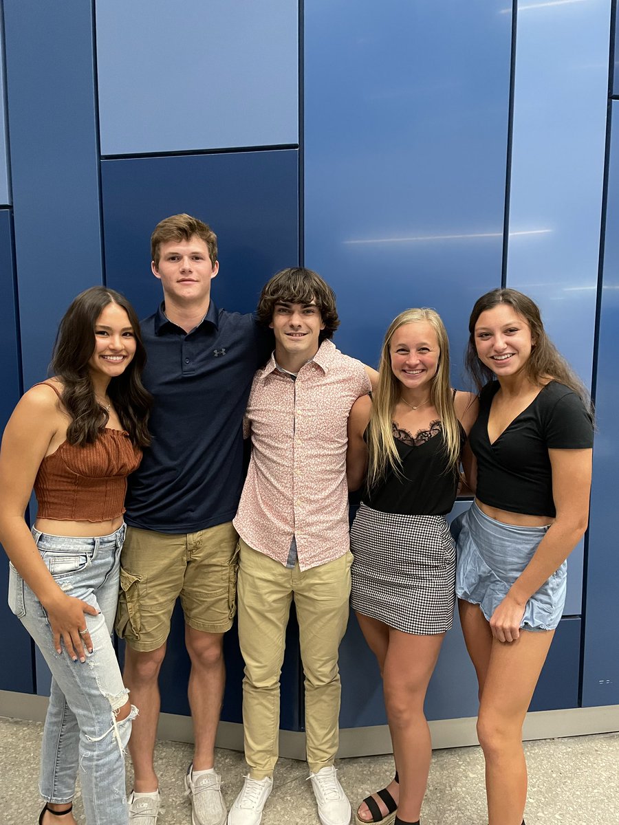 CoachKinney2510's tweet photo. The season has come to an end for the OW Hurdle Gang. Running in the toughest regional in the state we saw everyone PR in both races and our two seniors just miss out on a chance at state. This group has been fun, competitive and supportive. Thank you Alex and Maddy. https://t.co/yupTaWUF0I