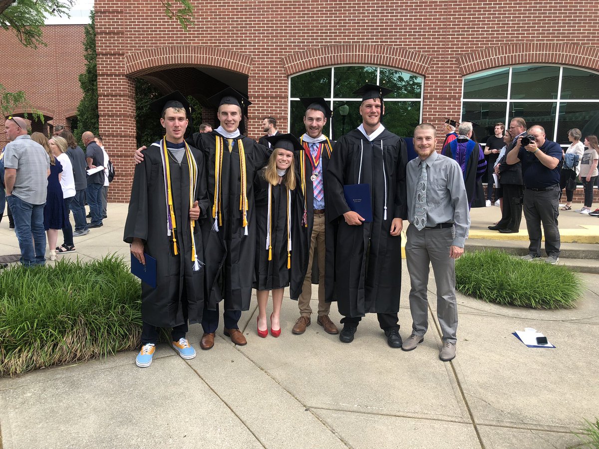 FCGrizXCTF's tweet image. Congrats to our 2022 XCTF graduates! From L to R: Henry Davidson, Jordan Johnson, Taylor Wooten, Matt Lee, Zak Wiley, and Coach Dworak. 
Not pictured: Evan Hosea. 
#FCTF #FCXC #TeamGriz