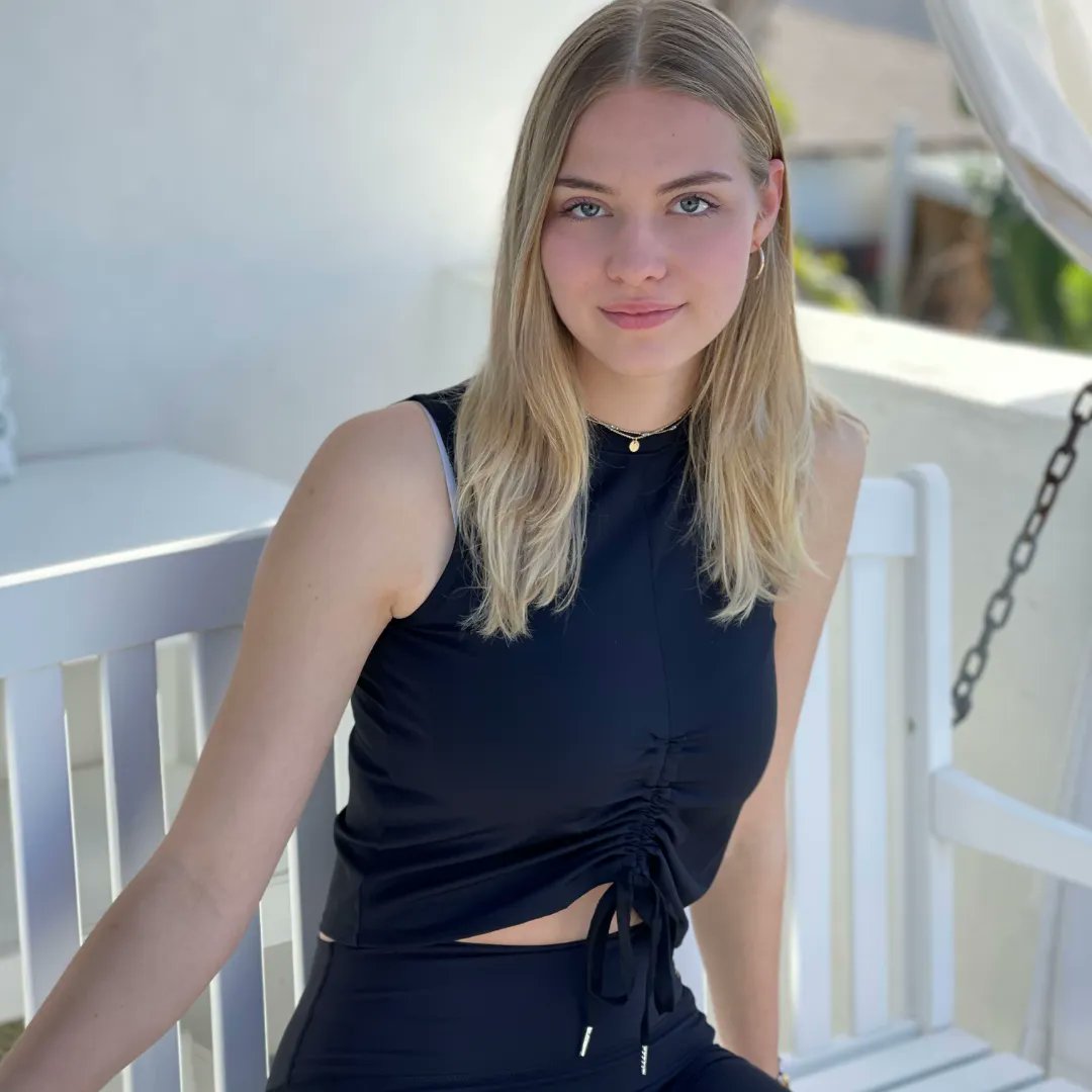 lanethix's tweet photo. Swing into Saturday in style 😍  How are you getting active in your Lanethix this weekend?!

@makschima

#lanethix #yogafashion #yogapants #smallbusiness #align #tummycontrol #availableonamazon #activewear #yogawear #workout #workoutfashion #veganlife #yogaposes #nowisyourtime https://t.co/T8H5RRAxW8