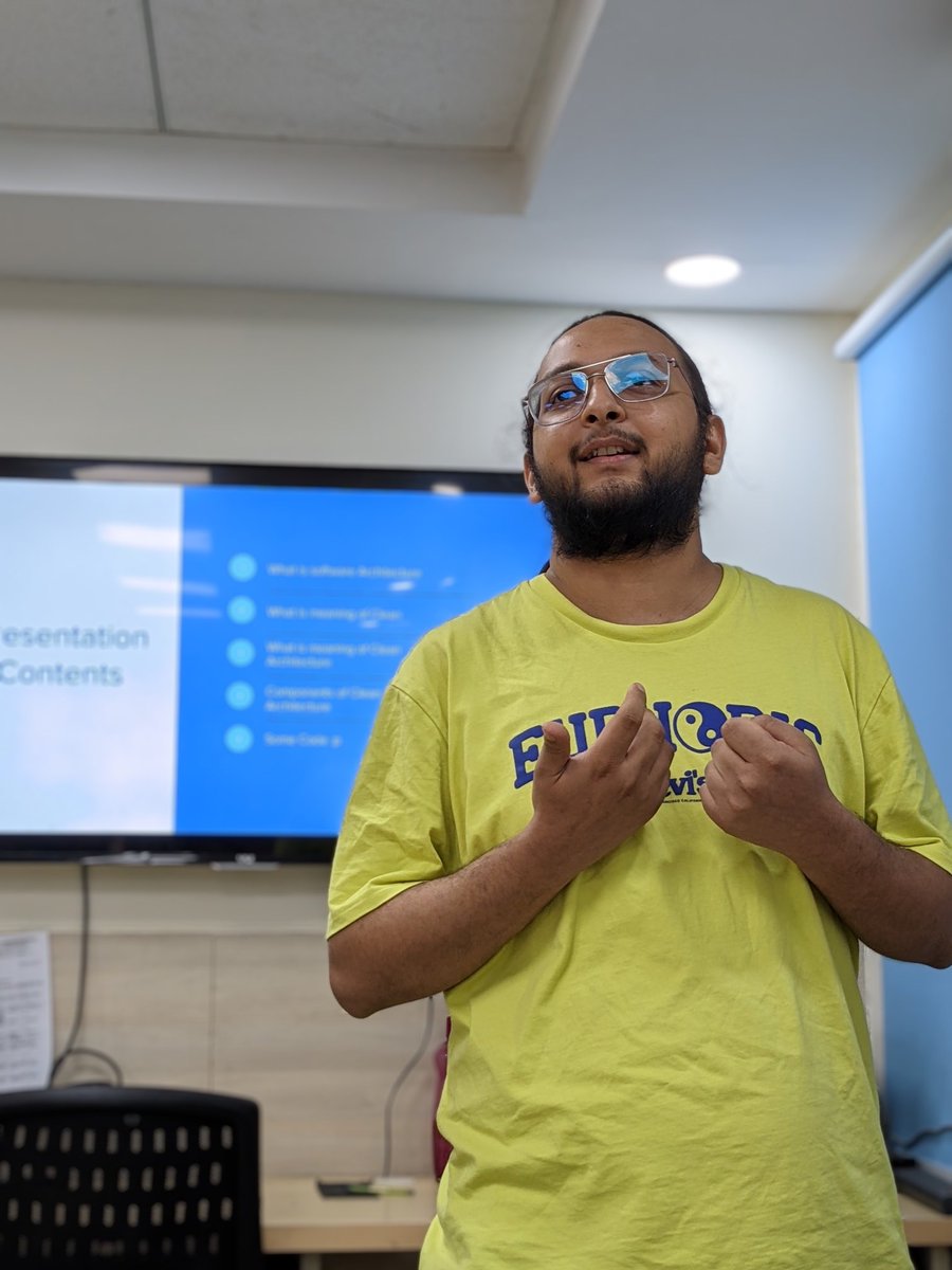 Bibek Joshi from ⁦⁦⁦@Srijan⁩ talking about, ‘Adopting clean architectures for your project.’ #cleancode #bestpractices #datascience