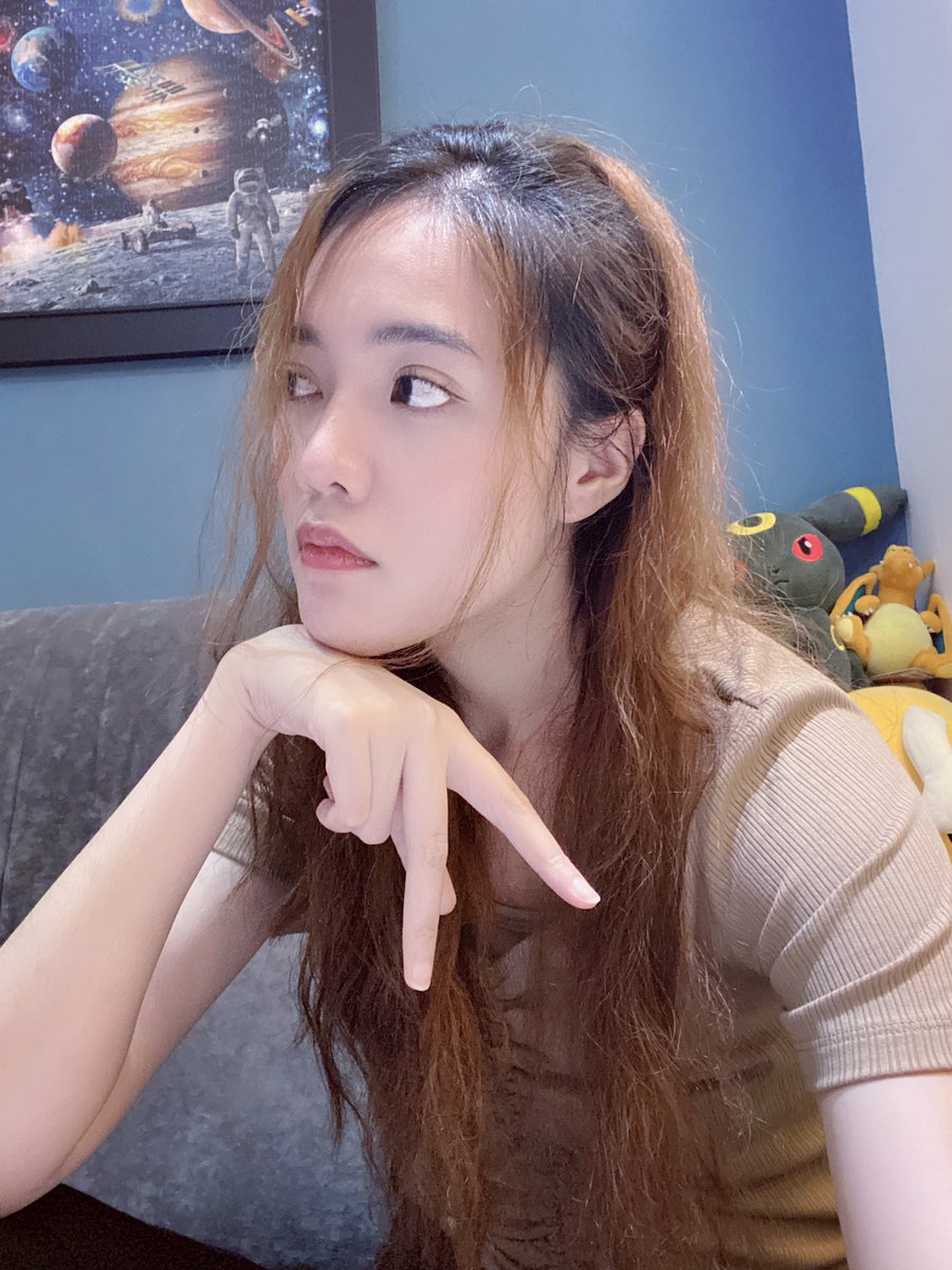 f030158's tweet photo. 剛看完了「媽的多元宇宙」，平常我腦袋總是會有許多：如果當初我⋯說不定我⋯
但不管是不是還有不同的宇宙，做這些選擇的我，都是對「此時此刻」的我最好的選擇，當下的我快樂就好😀 https://t.co/4XjAHcf89v