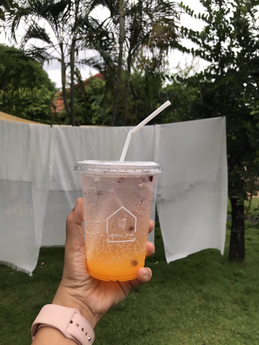meena_sumonta's tweet photo. Cafe Today 🥤🧃
#cafe #cafeaddict #cafeaholic #garden #freshair https://t.co/fct28LBLYX