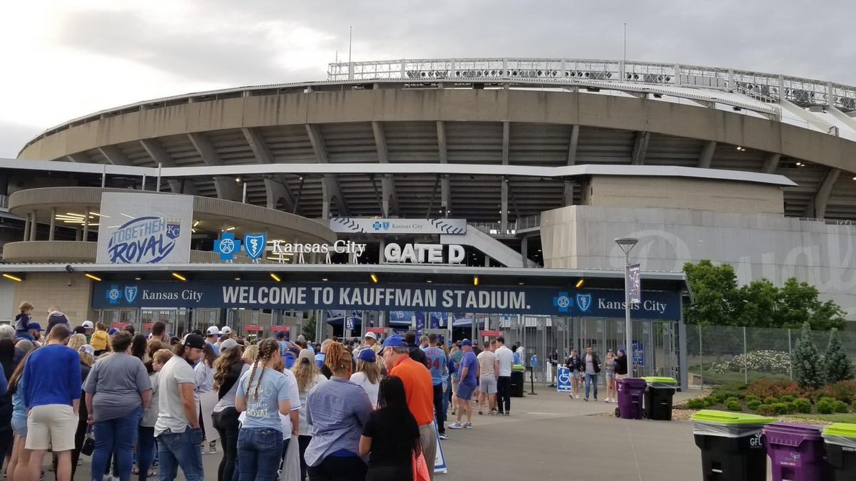 unitycharter's tweet image. .@unitycharter DI champs took in a @Royals game while in #KansasCity! #globalfinals #unitywolves @NJPCSA