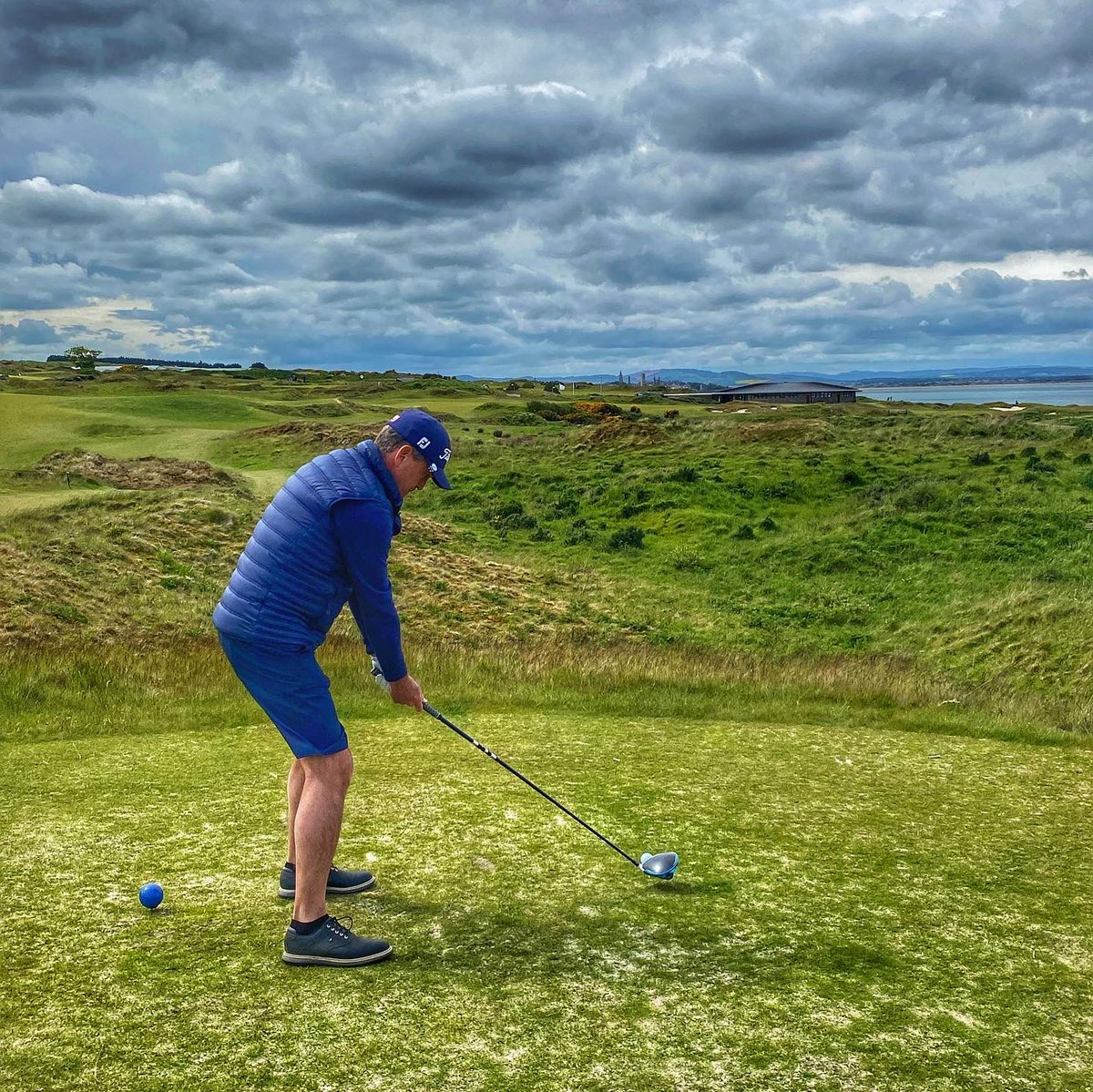 GolfProAllyLove's tweet photo. The Castle was enjoyed by our 🇨🇦 group today, a true test even in the calmest of 💨 never mind the 30mph breeze 🫣 @thehomeofgolf Stunning views over #standrews &amp;too @carnoustiegolflinks #golftravel #luxurygolf #luxurytravel #pga #scotland #instagolf #golfstagram #homeofgolf https://t.co/j2IVdCT4ZX