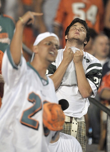 ThomasSWFL's tweet photo. Only the old school members of the #FinsNation blog community (pre-twitter) will remember Zombie Goth Jets Fan from our 2010 SNF tailgate. #ZGJF #FinsNation #WAARF https://t.co/7fY1PWKqGa