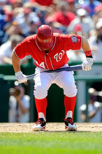 BashMustachio's tweet photo. @baseballinpix Bryce Harper doesn't break a bat over his legs. #ManVsBoy #Levels https://t.co/1GKBVvJPL4