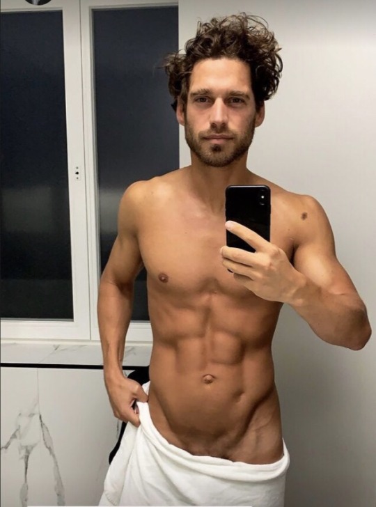 AmenEverytime's tweet photo. Simone Bredariol for #SelfieSunday ✨ #SimoneBredariol https://t.co/HxQOcpruCM