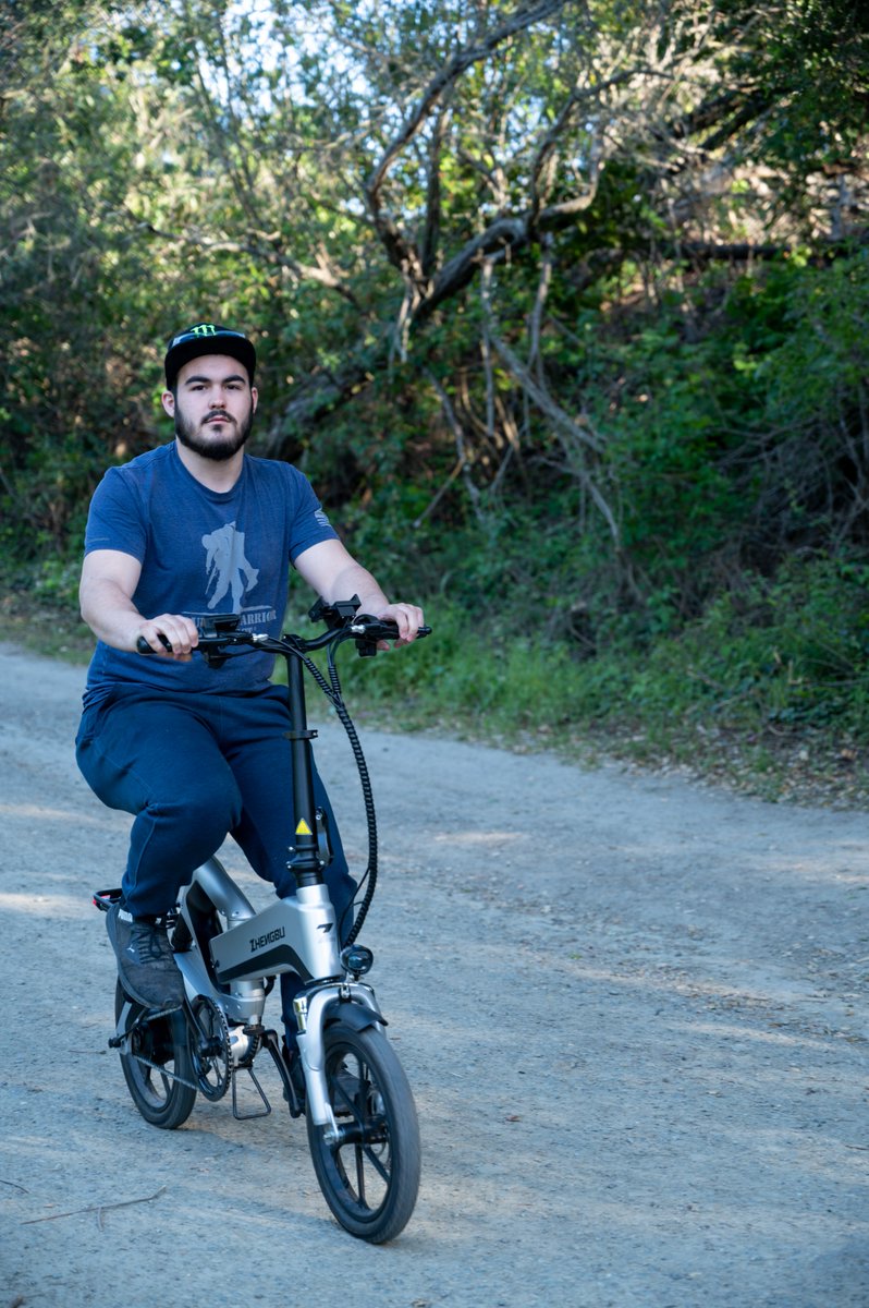 Euybike's tweet photo. Riding the EUY k6 mini e-bike did not feel any bumps on the gravel road.

#ebike #euy #euybike #outside #electricbike #ride #electricbicycle #electricminibike https://t.co/vt6QTNnxUW
