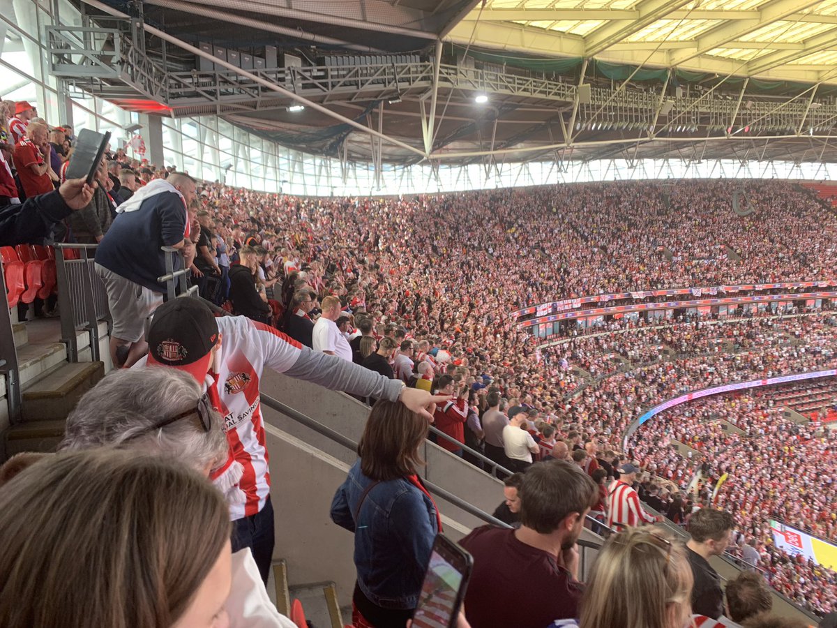RokerReport's tweet photo. Never in my life have I heard a noise like it. You’re all beautiful people #SAFC #TilTheEnd ❤️🤍 https://t.co/fNupx95Ofu