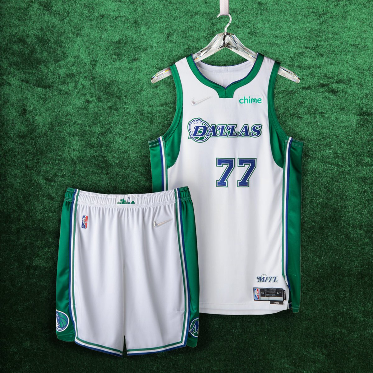 JPronos23's tweet photo. 🎁 JEU CONCOURS 🎁

Pour célébrer l’énorme réussite du moment, je veux vous mettre au max les freros durant ces #NBAPlayoffs2022, accrochez-vous bien 🤩✅

POUR PARTICIPER :

👉🏼RT + FOLLOW
👉🏼COMMENTE le maillot que tu souhaites parmi les 4 dernières en lice pour le titre ! https://t.co/COeuwfvghO