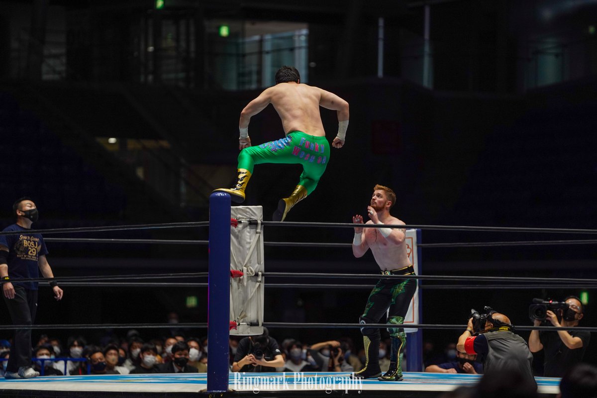 RingmarkPhotos's tweet photo. Taguchi and his Funky Weapon are quite graceful. @taguchiryusuke @francescoakira @njpwglobal @NJPWofAmerica @njpwworld #BOSJ #BOSJ29 #FunkyWeapon https://t.co/RP4RkOhg96