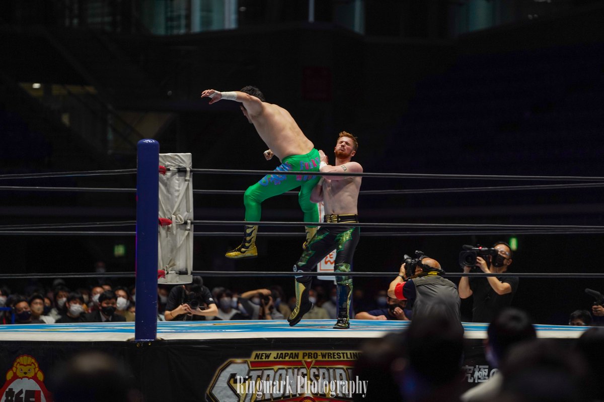 RingmarkPhotos's tweet photo. Taguchi and his Funky Weapon are quite graceful. @taguchiryusuke @francescoakira @njpwglobal @NJPWofAmerica @njpwworld #BOSJ #BOSJ29 #FunkyWeapon https://t.co/RP4RkOhg96