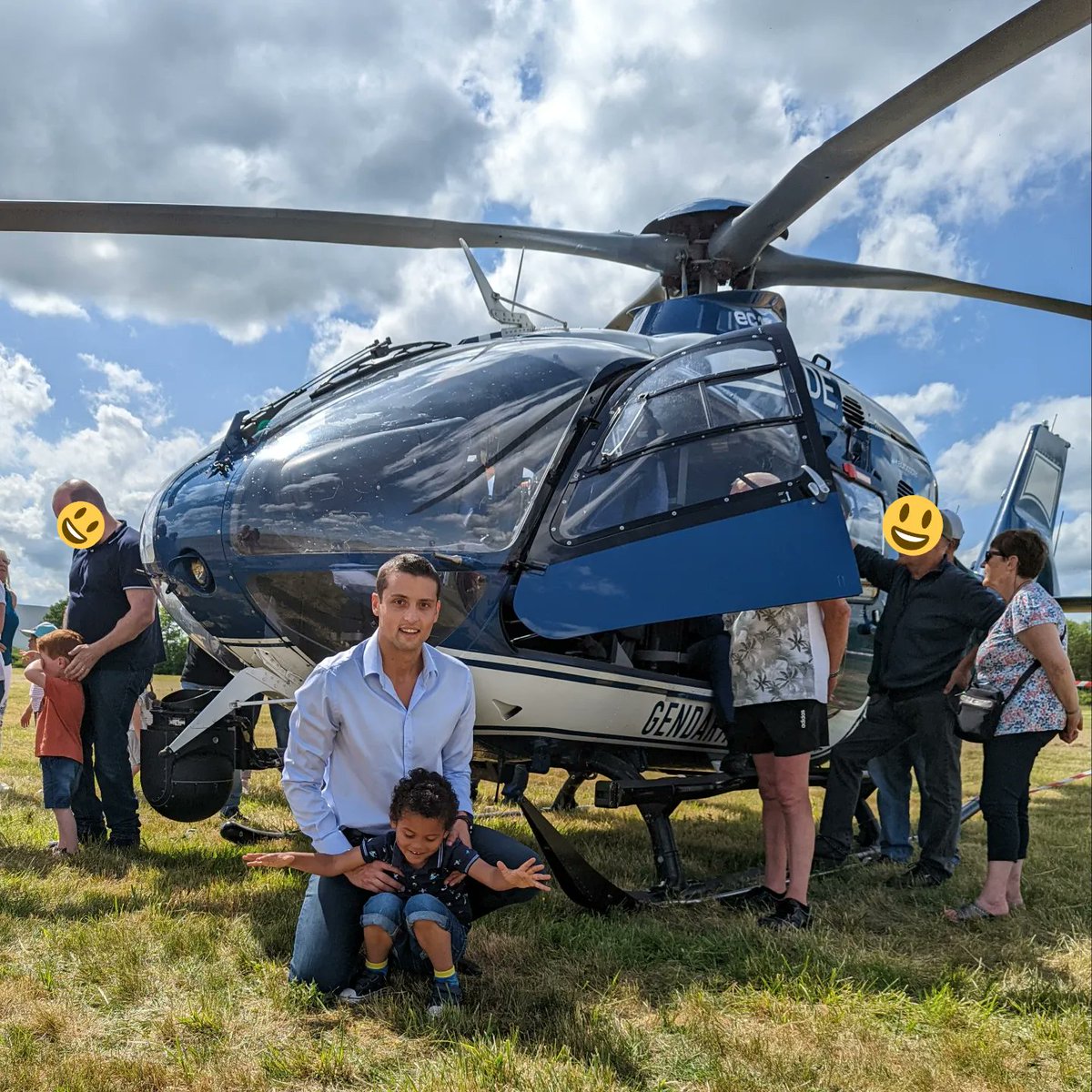 Al_Nikolic's tweet photo. Tractage à St-Rémy puis expo à Dreux mettant en avant nos pompiers et nos FDO. Face à un ministre de l'Éducation anti-🇨🇵 et anti-👮‍♂️, les députés du @RNational_off défendront ceux qui nous protègent notamment pour susciter des vocations chez les plus jeunes 😊.
#legislatives2022 https://t.co/ntS4fRHPZF