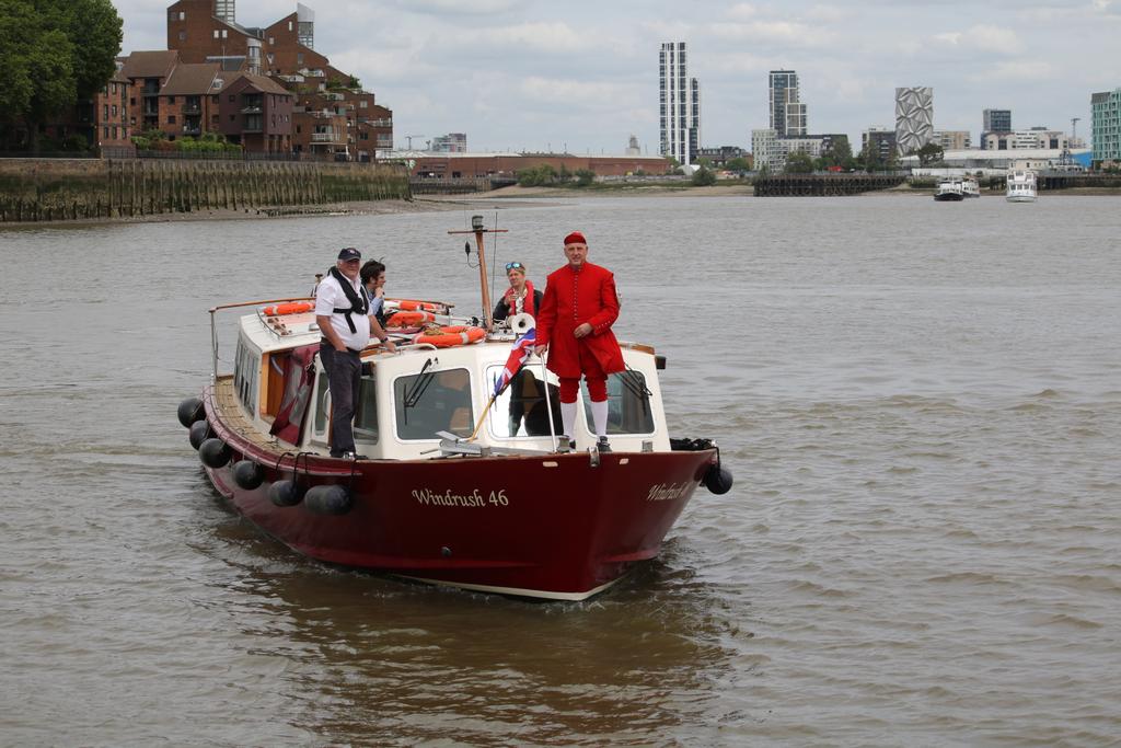 Thames Barge Driving tweet media