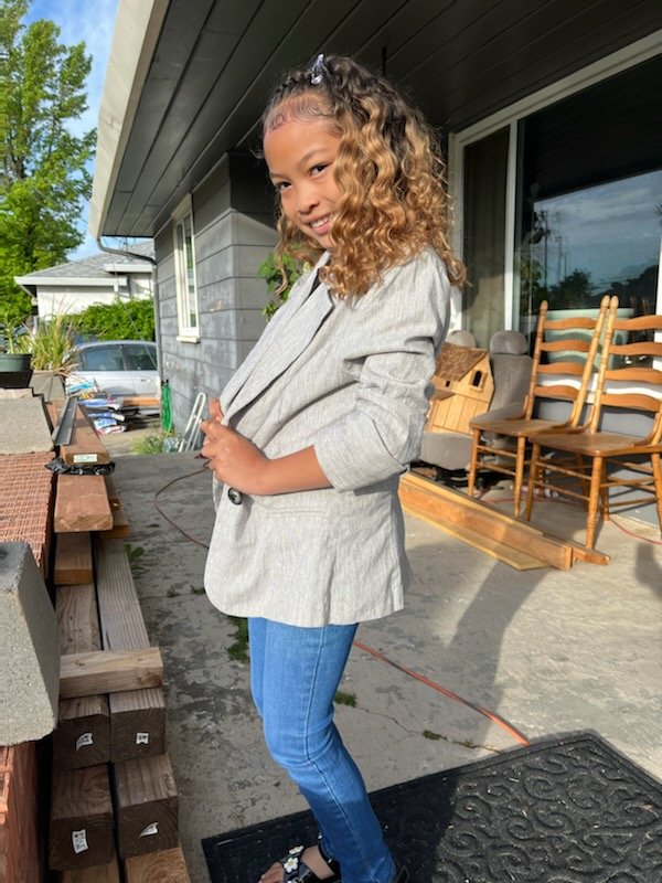 M_McFlyerThanU's tweet photo. Khionii gets to kick it with her Granny this weekend. "Daddy take the pictures plz my drip is nice today" ugh.... I'm screwed going forward I'm already knowing 😭😂.
And give me my props on the hair too! 😂
#MiniAndMe https://t.co/2bt7Bxxyt5