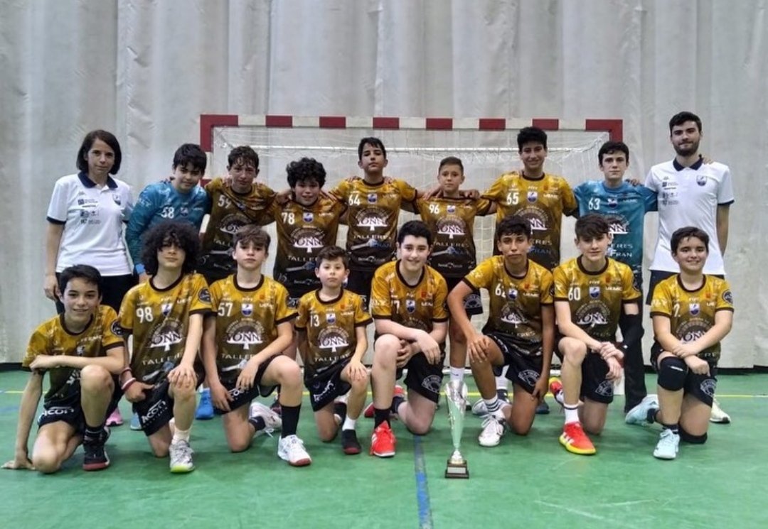 FCYLBM's tweet photo. INFANTIL MASCULINO COPA 🥈
🙌👏🙌👏🙌👏
Gran trabajo de los infantiles de @balopal para alzarse con el título de Copa.
¡ENHORABUENA CHICOS!
#cylesbalonmano #balonmano #handballkids #handballpassion #palencia https://t.co/EExpL4otAE