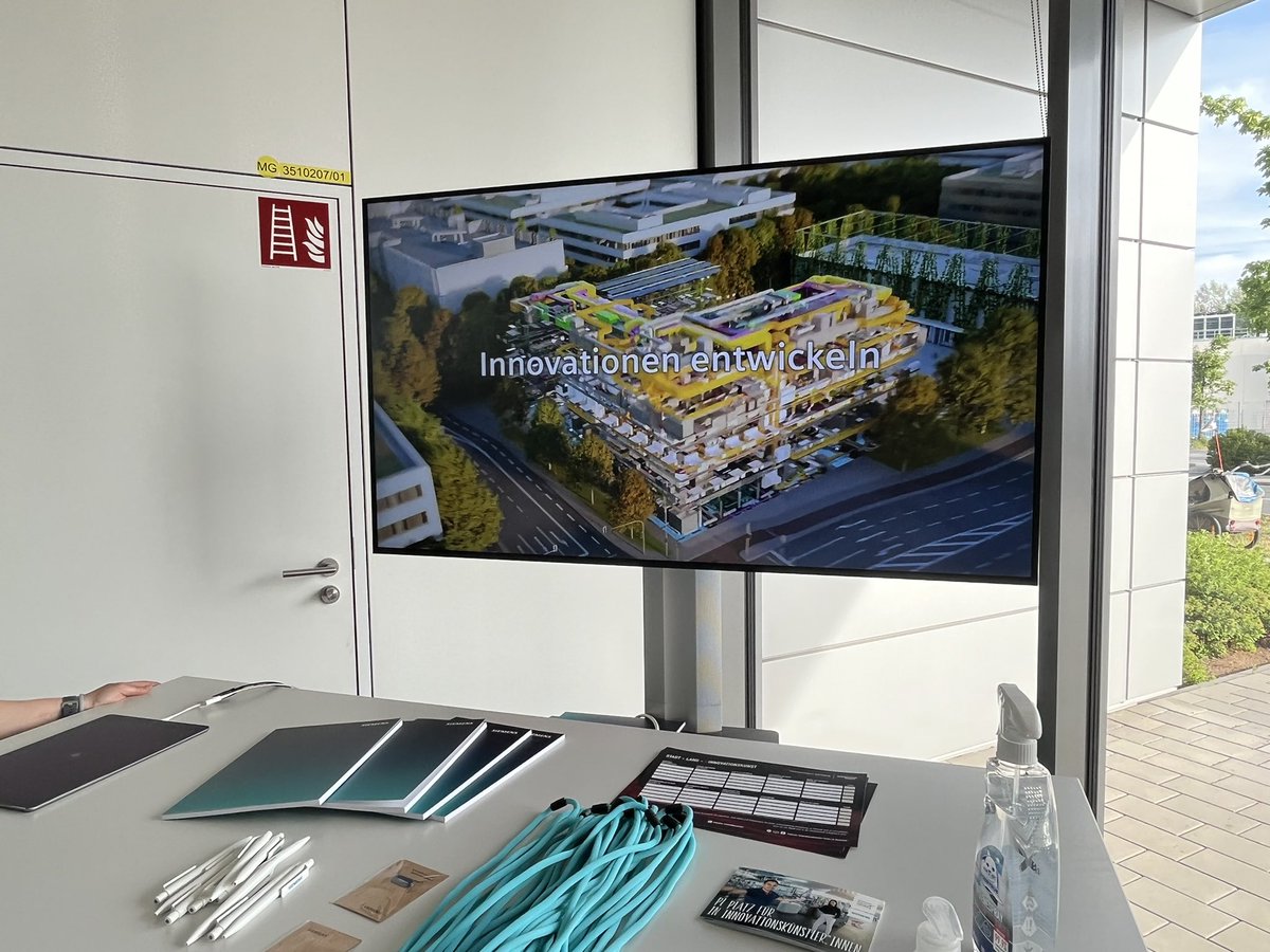 Heute sind wir auf der lange Nacht der Wissenschaften und stellen nicht nur unseren tollen Büro Standort #SiemensCampusErlangen sondern auch den Innovationsstandort Siemens Campus Erlangen mit seinem neuen Laborgebäude vor.
