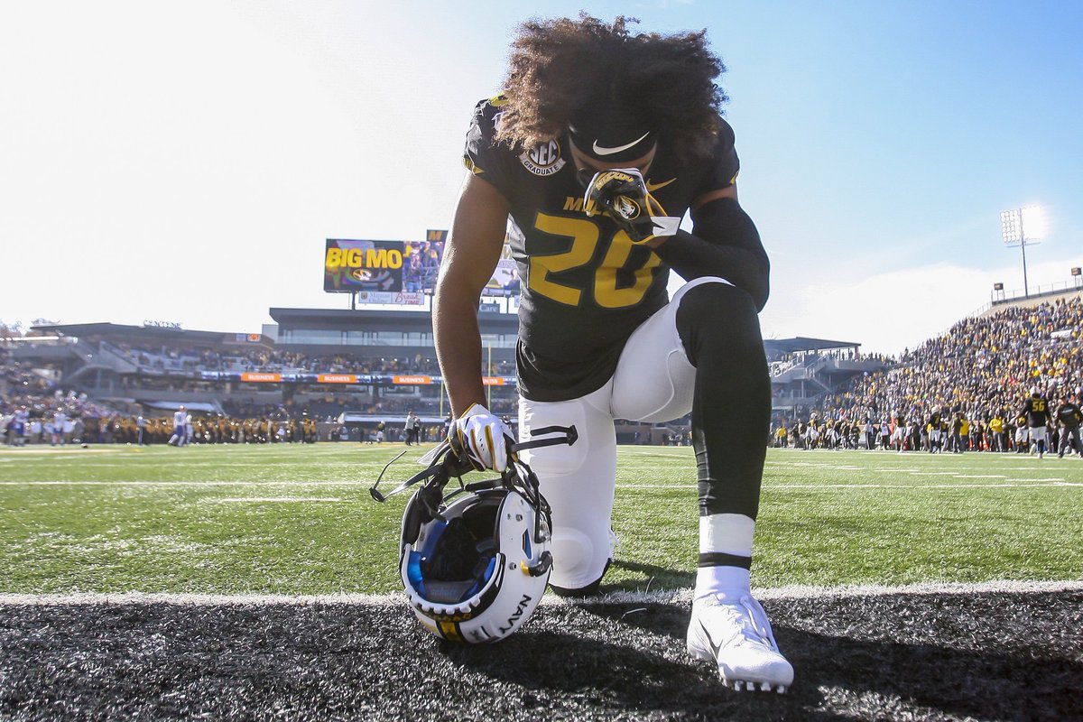 ccass015's tweet photo. College athletics has its pros and cons. Sports are supposed to provide competion, exercise, and support for the school. Racism is a HUGE problem in college athletics especially for black students. Racism should not get in the way of college sports. #ucr150 @besavageee https://t.co/IfZMfgUWKO