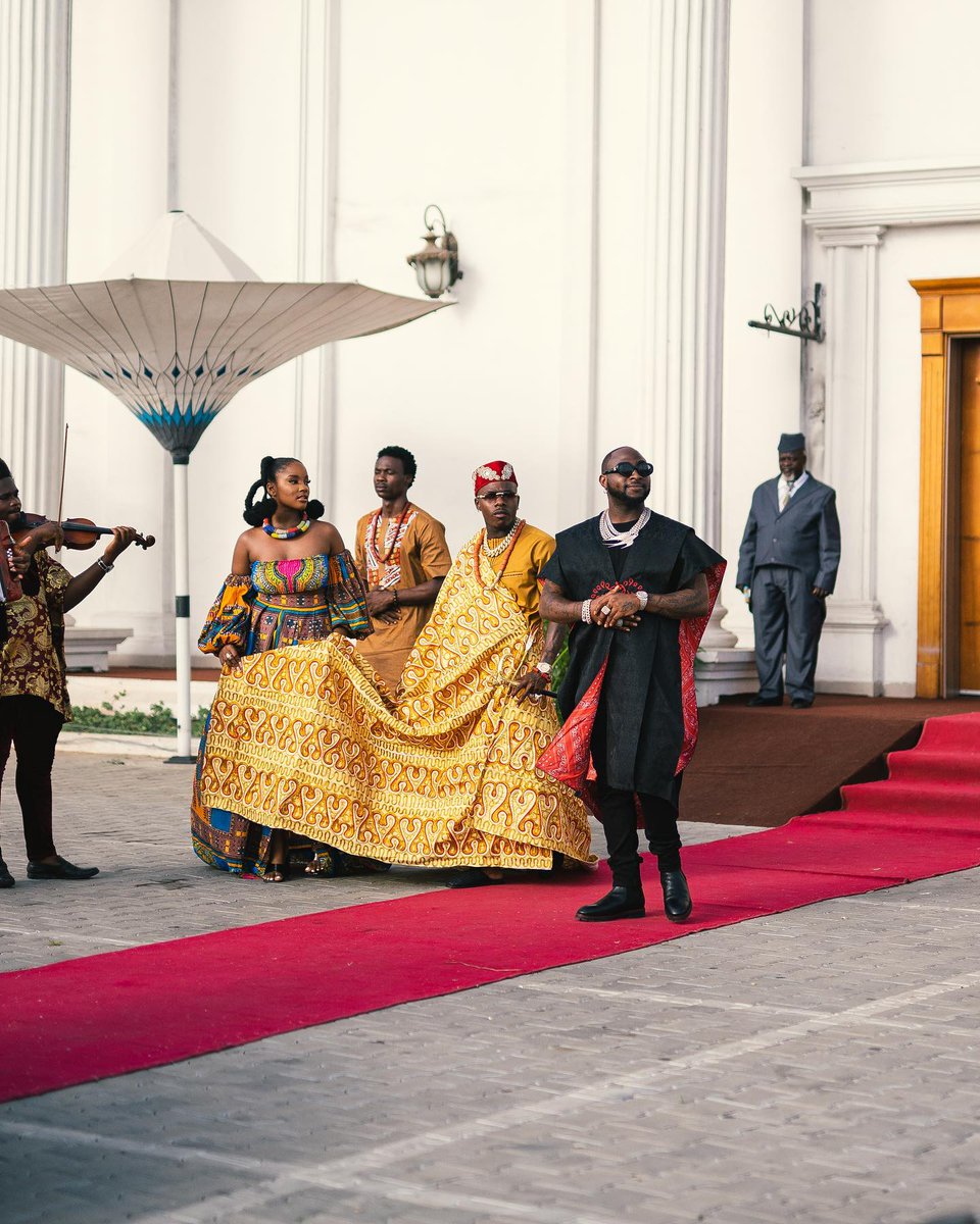 closetswitch_wn's tweet image. Totally didn&apos;t see this coming... @DaBabyDaBaby and @davido rocking that Nigerian cultural looks to die for. #AfricanExcellence
Got my eyes on Dababy looking like an Igbo man.

#cswn #