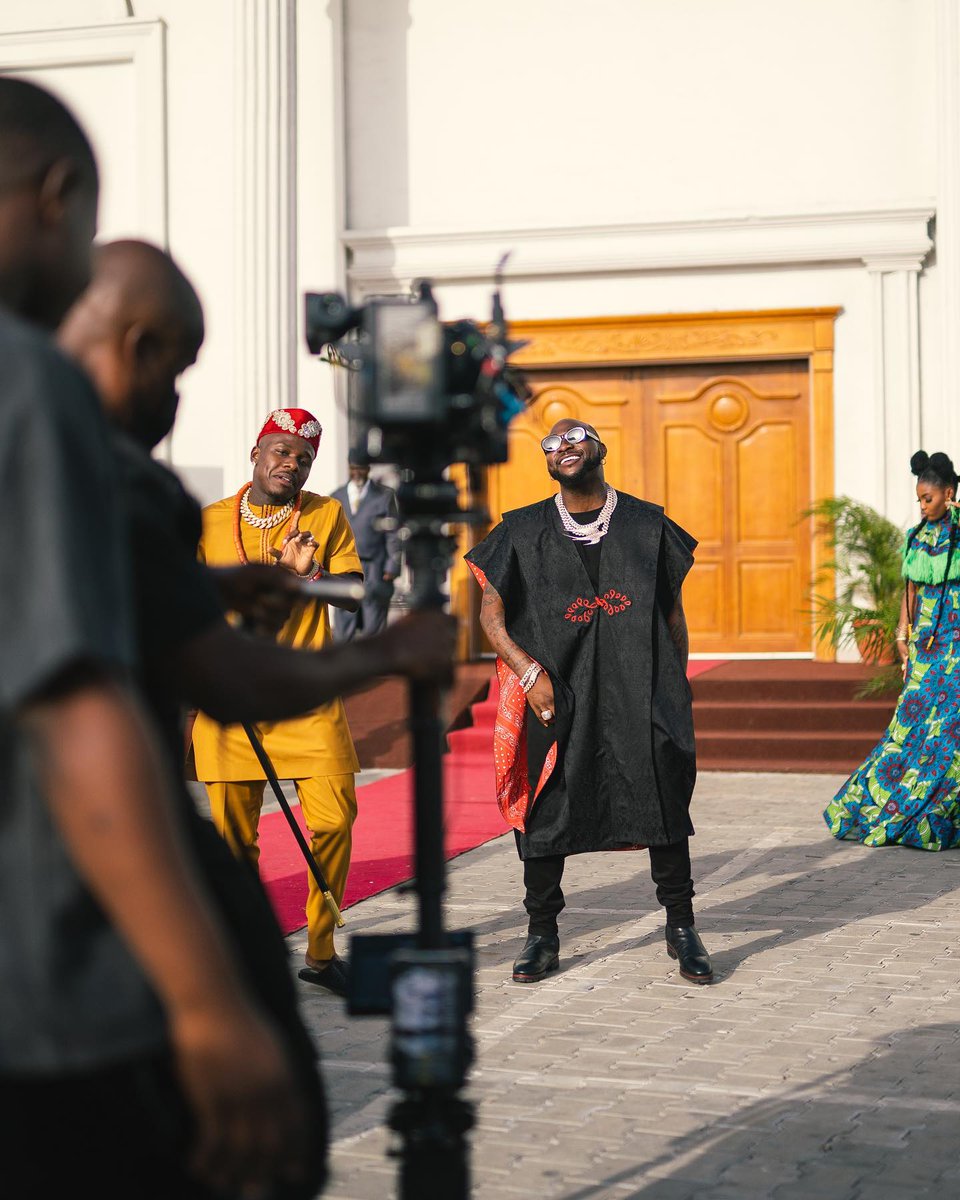 closetswitch_wn's tweet image. Totally didn&apos;t see this coming... @DaBabyDaBaby and @davido rocking that Nigerian cultural looks to die for. #AfricanExcellence
Got my eyes on Dababy looking like an Igbo man.

#cswn #