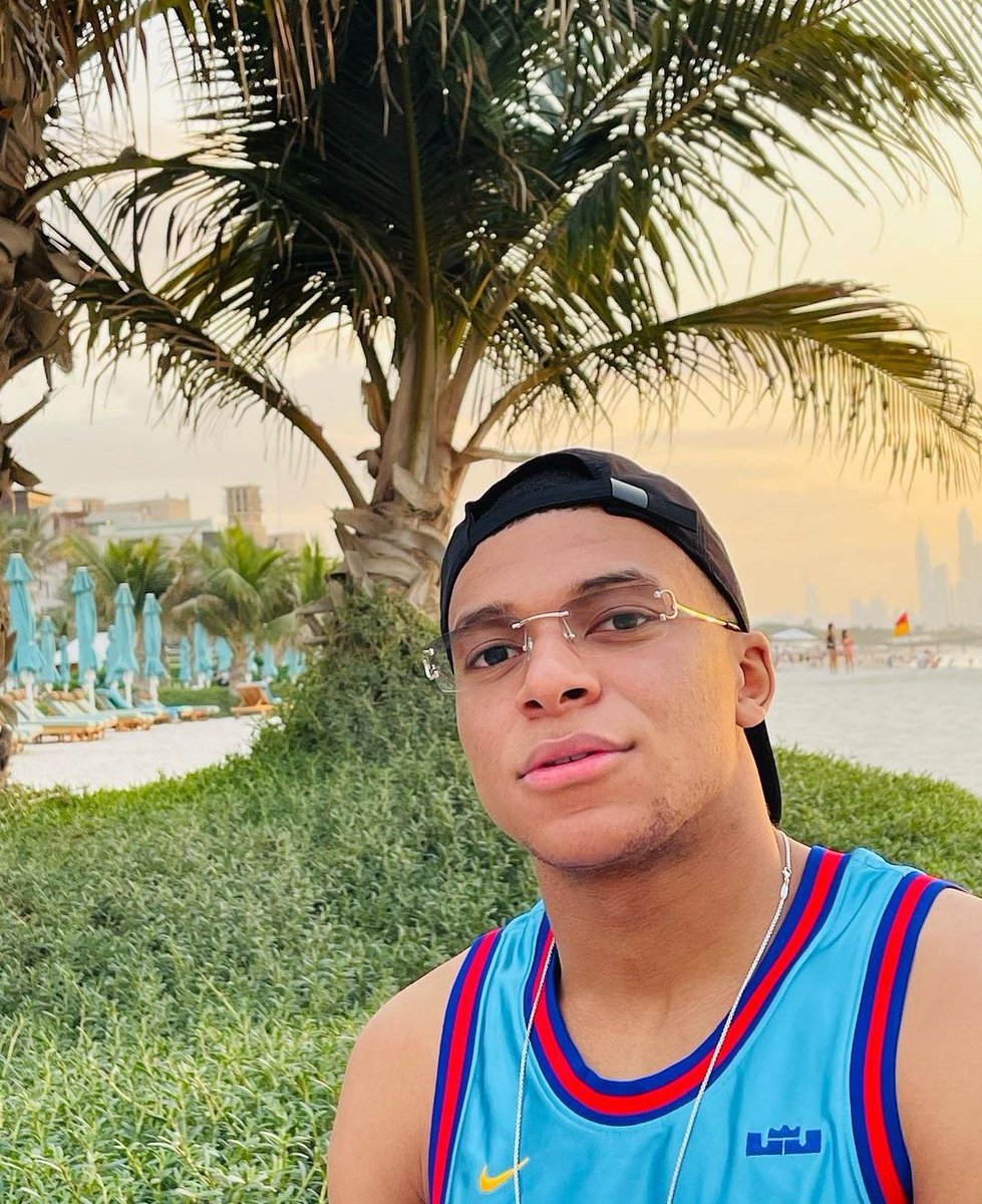 JosueQuesada17's tweet image. Mbappè metiéndole goles al Toulouse, tirando rabonas contra el Ajaccio y perdiendo la Champions en cuartos nunca será el mejor jugador del mundo. El muchacho es millonario, pero es un tonto.