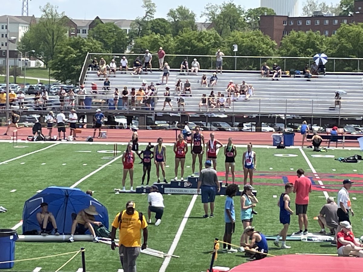 Jamie Swartz places 7th in the 400 meter Dash and hits the qualifying mark for the PIAA State Championships.