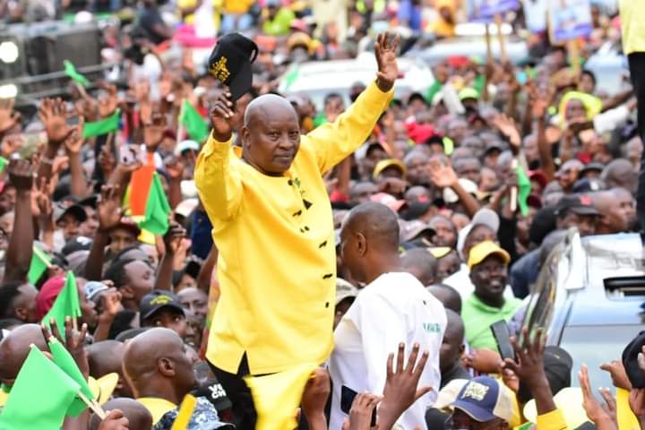GovernorKahiga's tweet photo. Thank you my people from Gatitu and Nyeri town for the warm reception towards the Kenya Kwanza team led by our 5th President H.E @WilliamsRuto. 

#kabamwalimu
#Rutoforpresident
#formniUDA
#mpangonibottomup https://t.co/CboINKVGr3