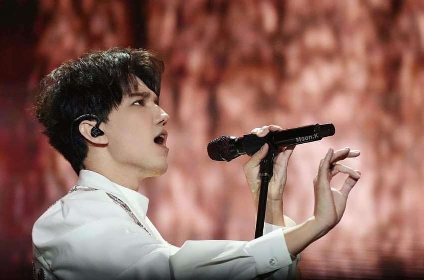 ReneGo24318807's tweet photo. @DLDConference Yes what a voice! What a lovely and humble human being as well! Thank you for inviting Dimash to the #DLDConference and sharing the interview with the world. We, Dears, are so proud of him!! @dimash_official https://t.co/DdtfD5wht7
