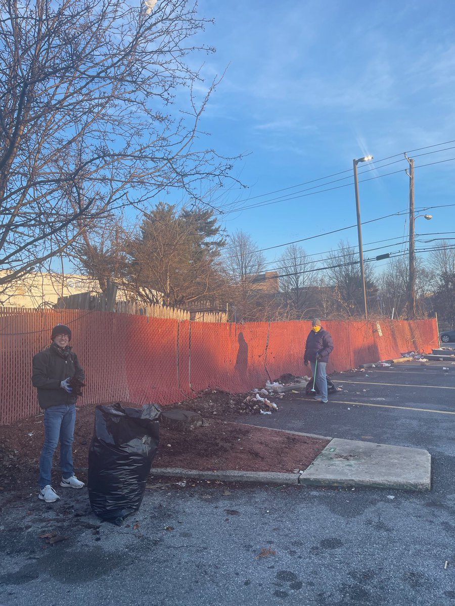 SPCADC's tweet photo. @tacobellcare A call was made to customer care and a community leader spoke with "Courtney." The condition @ 7720 Blair Rd, Silver Spring, MD. Neighbors had to clean the parking lot b/c the owners didn't do i!  We would like a clean community!  Please message us.  Thank you! https://t.co/uzEUQL7C2A
