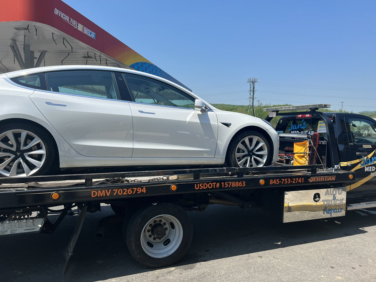 Don’t get a flat tire on a Tesla on a highway…it’s a whole day affair.  One provider to take you off highway-call Tesla roadside assistance back to have a second service pick you up to bring you to  the nearest Tesla. There has to be a better way Elon  <a href="/elonmusk/">Elon Musk</a>  #Tesla