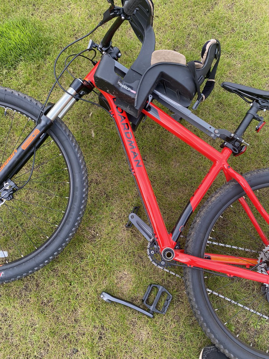 _Sparkytus_'s tweet photo. Pretty excited to take the 2 year out on her first daddy/daughter bike ride on the brand new #boardman bike from #halfords. Shame the pedal kept falling off almost causing an accident tho #notimpressed @Halfords_uk https://t.co/UGbRxzvK9o