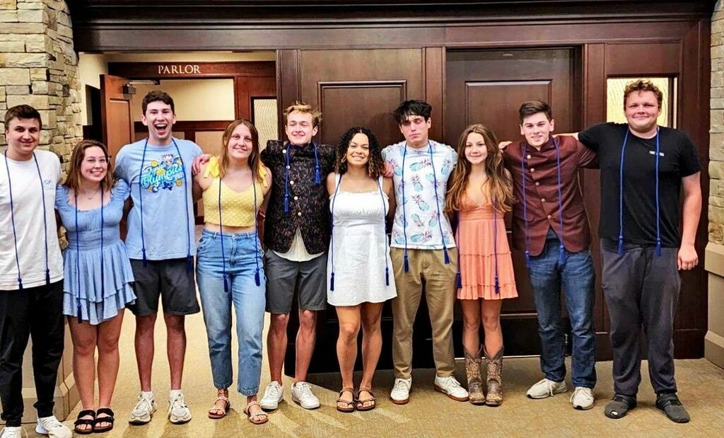 Congrats to the 2022 Seniors of Carroll Water Polo. Thank you for your leadership, dedications and laughs these past years. Your futures are what you make of them but remember everything that you have learned in your time as a dragon!! Love you all bunches!!