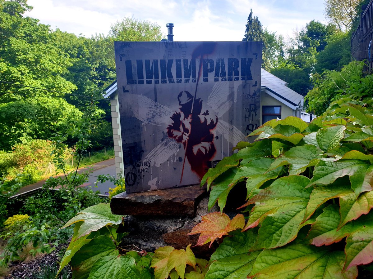 WeeklyDan_'s tweet photo. 1st album I saved up to buy back when MVC existed 
#linkinpark #Hybridtheory #vinyl #vinyladdict #vinlyrecords #myvinyl #myvinylcollection #myvinylshare #nowspinning #vinyl #vinylcollection #vinylcommunity #vinylrecords #vinyljunkie #vinylcollector https://t.co/YbnLToneRb