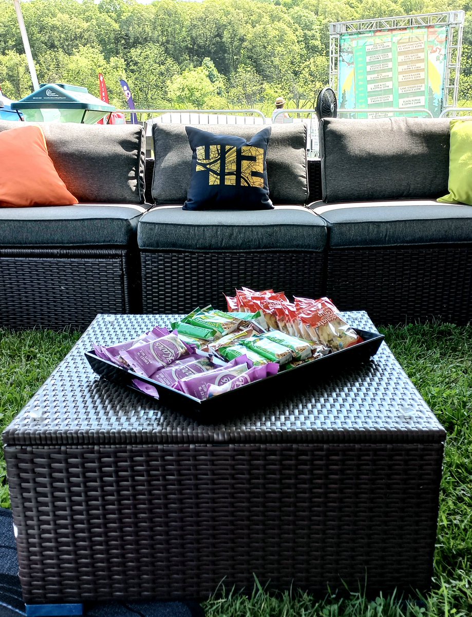 hidingintheburg's tweet photo. Again v glad I realized VIP tent was the way to go today, even b4 record heat was news. Organizers = great job at reasonable $ for a festival that will last into the late evening. #MapleHouseFest
And bless them for having ice cold Diet Coke just sitting there waiting for me! https://t.co/xA3djGaqg1