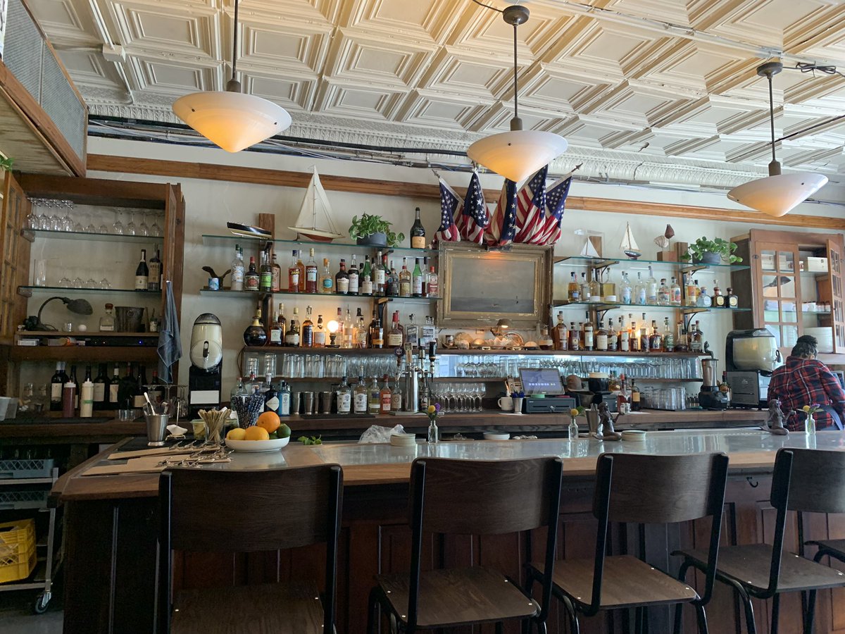 dentonwilliams's tweet photo. Nothing like oysters for breakfast. Dont walk, RUN to Earl’s Premier in Brookside! https://t.co/FV10RTkIKZ