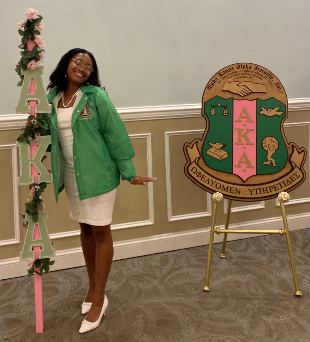 AlannaJJohnson1's tweet photo. When your student becomes your Soror!  💗💚💓 ⁦@snazzyjulez⁩ #PhirstandPhinest #SupremeinService #ONEWestlake https://t.co/GLHCHRISuH