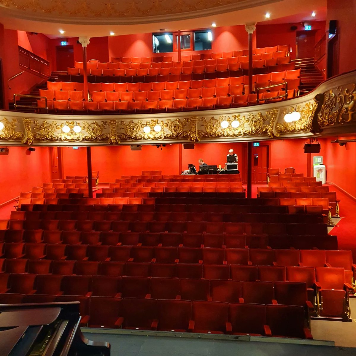 LucyParham's tweet photo. Heavenly time visiting Perth, performing Rêverie at the @PerthFestival with Tim McInnerny. Jewel of a theatre &amp; great to meet up with old friends afterwards @ParklandsPerth
#debussy   @HorsecrossPerth https://t.co/9qoHEwKrpE