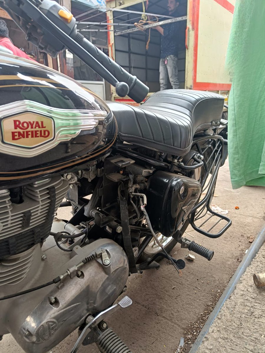 narayanrocks12's tweet photo. @sidlal @royalenfield Was a pride ower of RE MH03CW8235 but now post recent theft incident due to manufacturing defect across all the RE bullet, lost trust in RE. Please stop fooling around the world with your pathetic product so called Bullet. @TOIMumbai @abplive @mumbaimirror https://t.co/aTxuCiIQbL