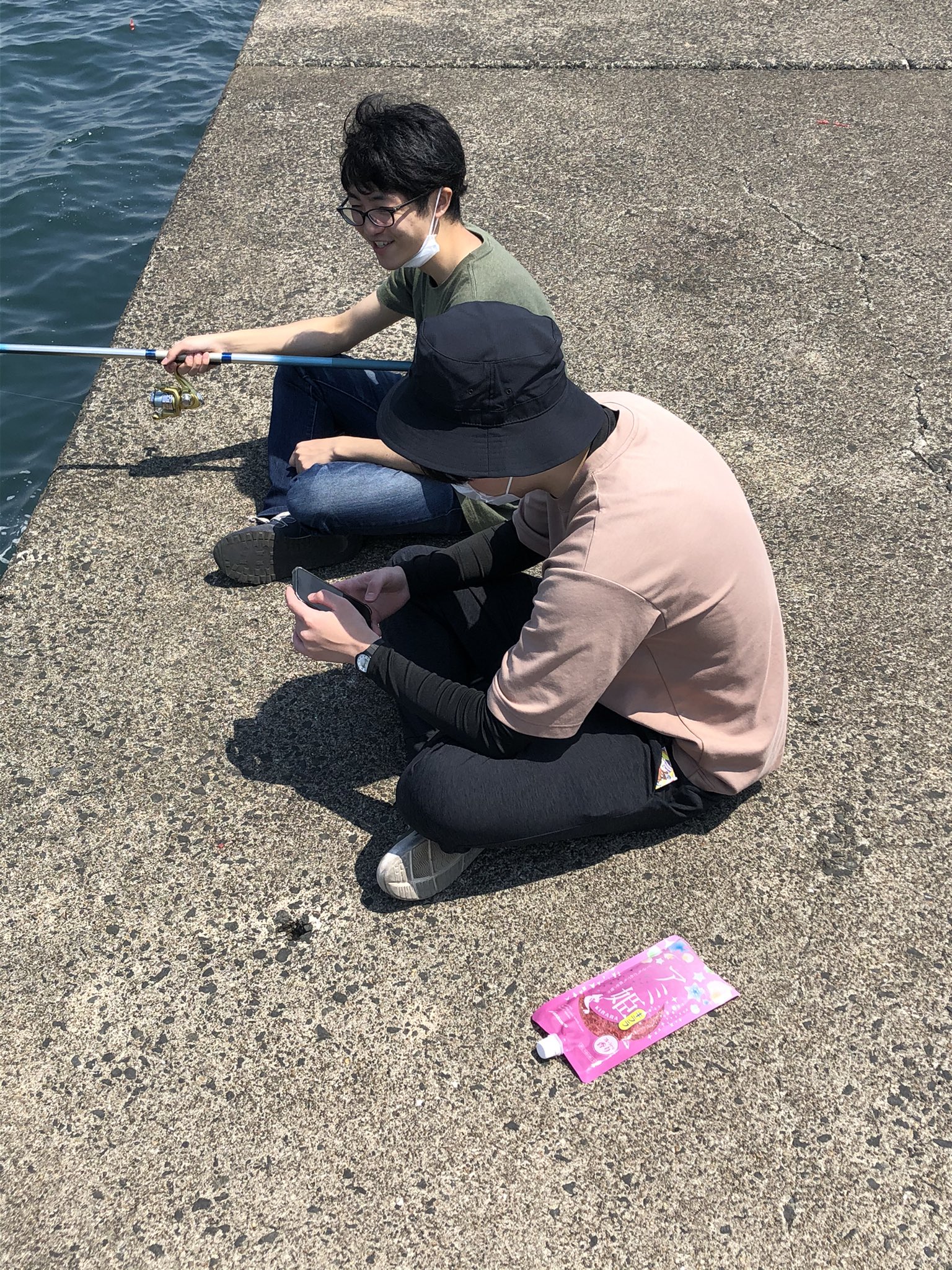 弘前大学ワンダーフォーゲル部 本日は鯵ヶ沢漁港にて海釣りに行ってきました 結果は見事にボウズでしたが また新たに3人が体験に来てくれて嬉しいかぎりです T Co Bycq3uoarw Twitter