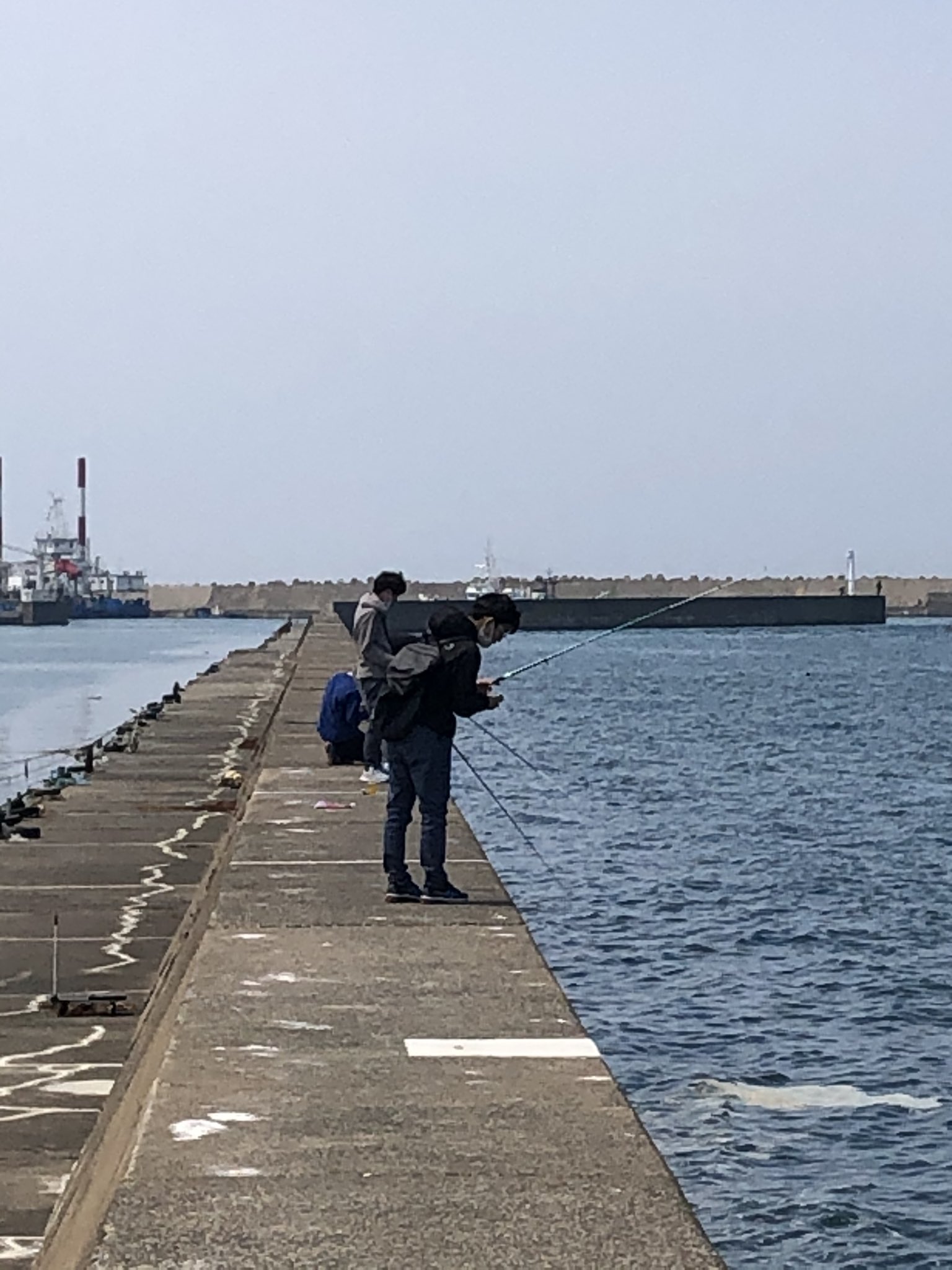 弘前大学ワンダーフォーゲル部 本日は鯵ヶ沢漁港にて海釣りに行ってきました 結果は見事にボウズでしたが また新たに3人が体験に来てくれて嬉しいかぎりです T Co Bycq3uoarw Twitter