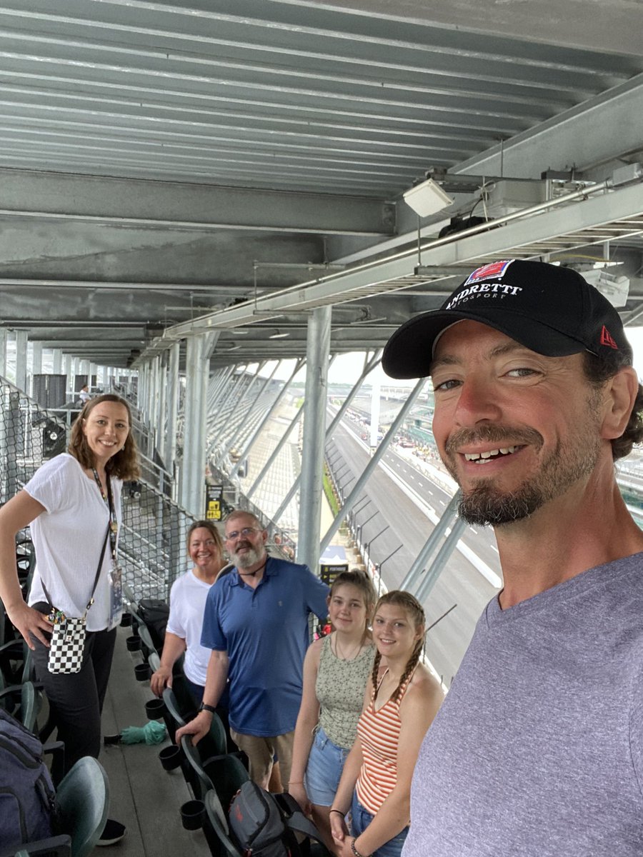 indyfancast's tweet photo. The qualifying crew ready to party! #Indy500 #INDYCAR https://t.co/sTGnNde57f