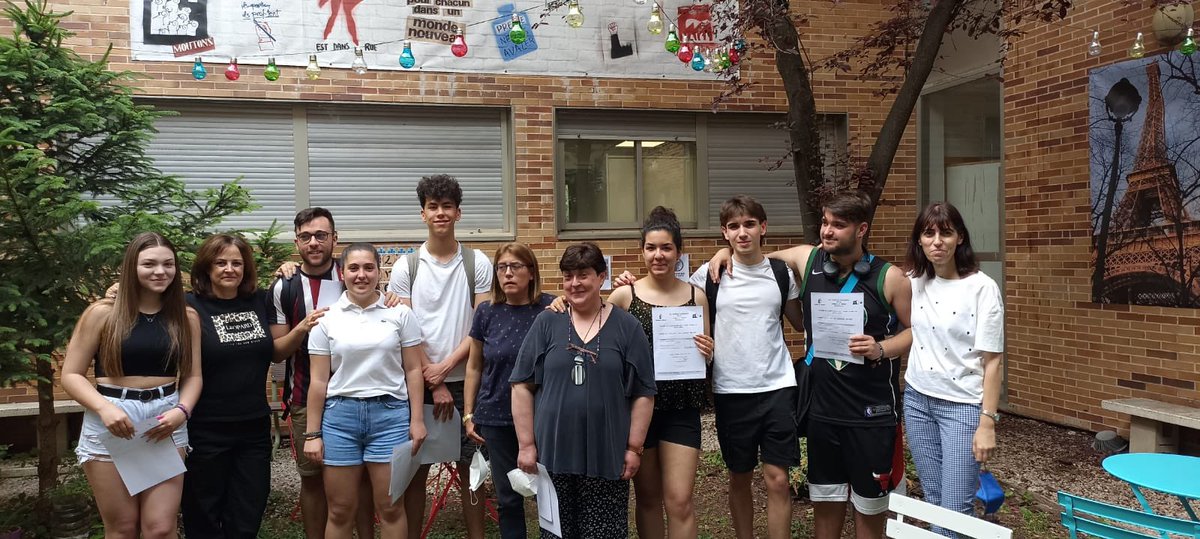 IES_ProfD_Ortiz's tweet photo. ¡¡Enhorabuena a nuestra quinta promoción de alumnos/as BACHIBAC por sus excelentes resultados en la prueba externa!! Bravo!!. Estos resultados convalidan la fase general de la EVAU, por lo que la mayoría podría optar  a no realizarla y centrar sus esfuerzos en la fase específica https://t.co/yGbCOtuR7g