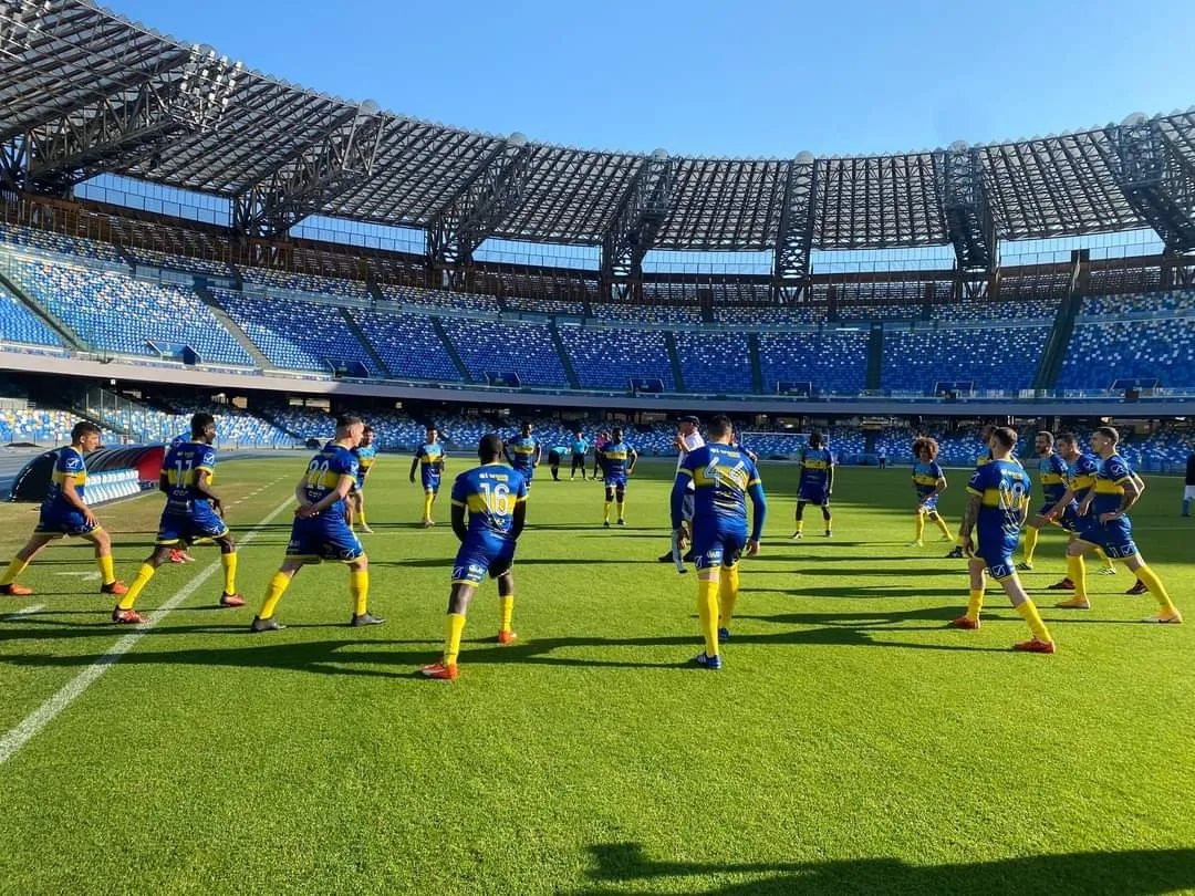 afronapoli's tweet photo. SIAMO CAMPIONI! I LEONI DELL' AMATORIALE VINCONO LA PARTENOPE CUP! Un successo che arricchisce il nostro percorso di integrazione e inclusione che dedichiamo a tutti i rifugiati ribadendo il nostro NO ALLA GUERRA. 

#aics#stadiomaradona #refugeeswelcome #againstracism #againstwar https://t.co/KtIisf2mIi