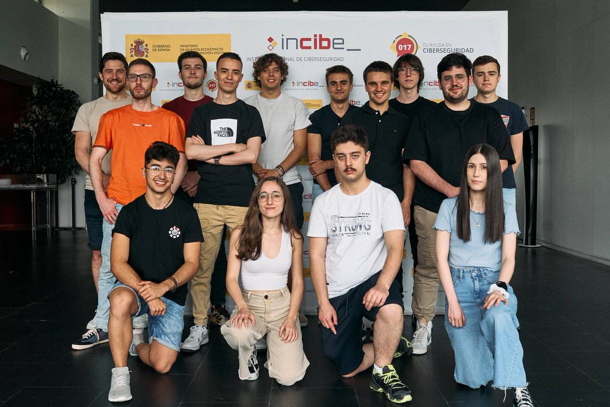 INCIBE's tweet photo. La selección nacional #ECSCTeamSpain 🇪🇸 ya se encuentra en nuestra sede en #LeónEsp para preparar el European Cyber Security Challenge #ECSC2022 de @enisa_eu, que se celebrará del 13 al 16 de septiembre en Viena. ¡Vamos equipo! 💪

🔗 Más detalles: https://t.co/PSFISkUh3c https://t.co/USueA6MFvs