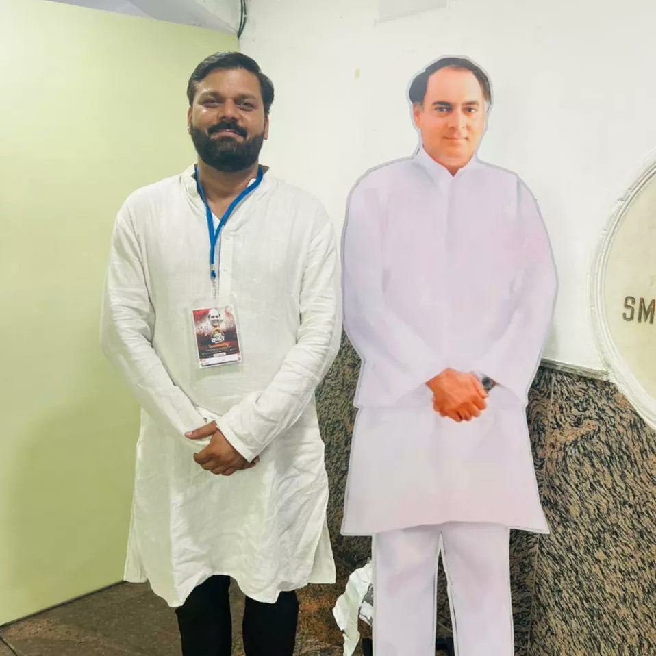 JitendraSGIYC's tweet photo. तालकटोरा स्टेडियम में आयोजित 'राजीव क्रांति - एक समागम' के दौरान भारतीय युवा कांग्रेस के राष्ट्रीय अध्यक्ष आदरणीय @srinivasiyc जी के साथ की कुछ झलकियां !!
कार्यक्रम में पूरे देश भर से हजारों की तादाद में उमड़े युवा कांग्रेस कार्यकर्ता..!!
@MChaudharyiyc @IYC @IYCMadhya https://t.co/Mtacs6mCZi