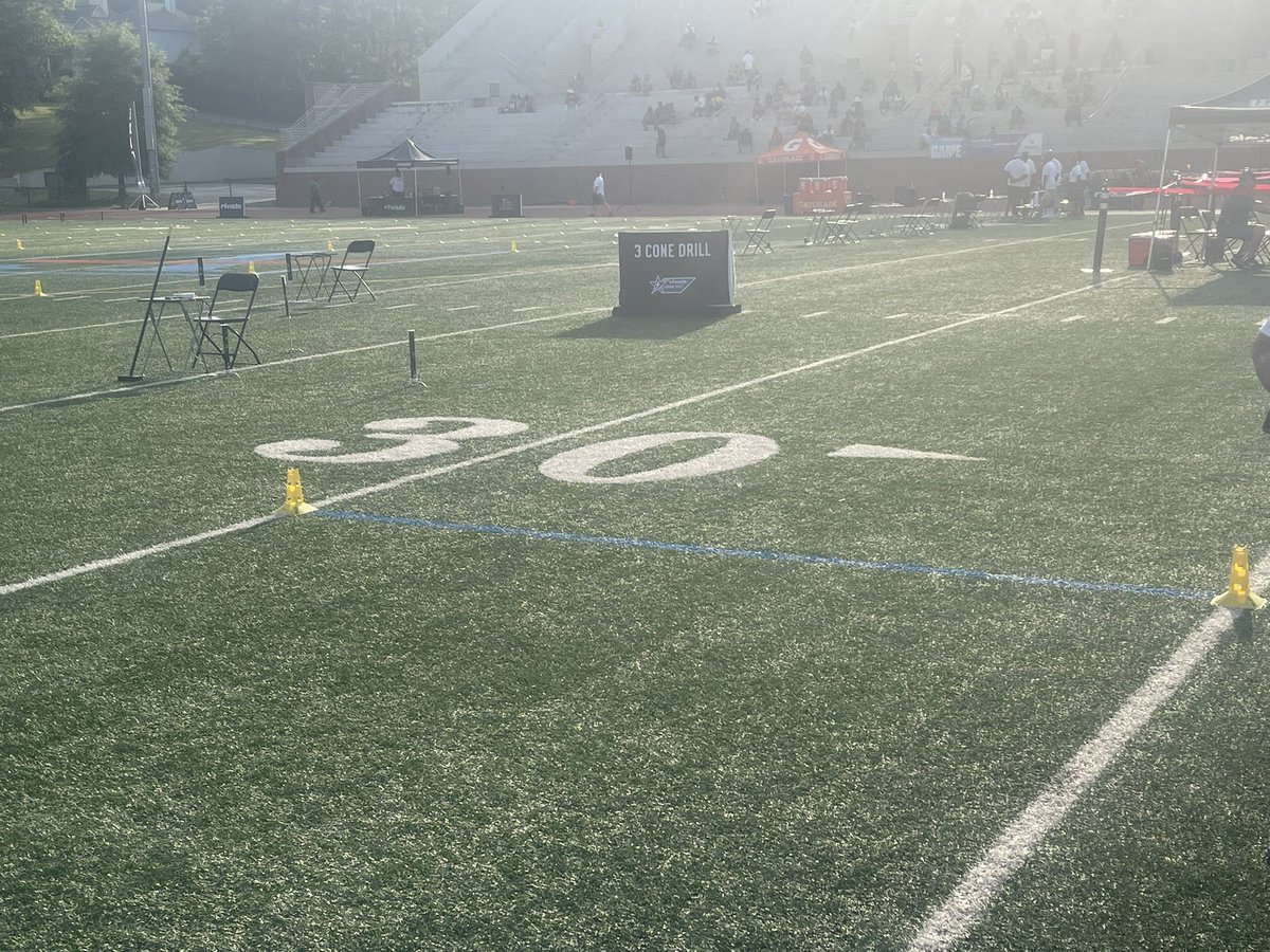 CoachPhillips86's tweet image. I’m ready to get this work! My station.. I’m here all day! 🥵 #RivalsCombineSeries #3ConeDrill