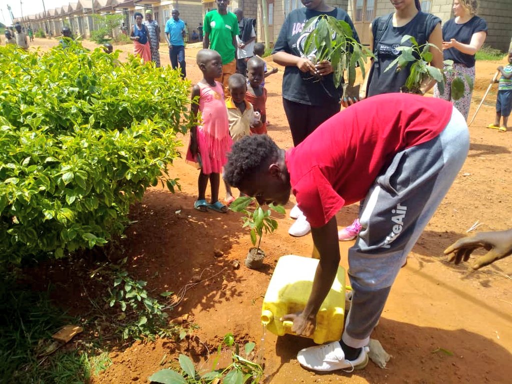 rckigali's tweet photo. "When we plant trees,we plant the seeds of peace and seeds of hope" - Wangari Mathaai.
🌱🌱To celebrate this #YouthServiceMonth, the #InteractClub of École Belge is planting their seeds of hope in @BugeseraDistr today.
#PlantWithRotary, #ServetoChangeLives https://t.co/Stj6Qmzlld