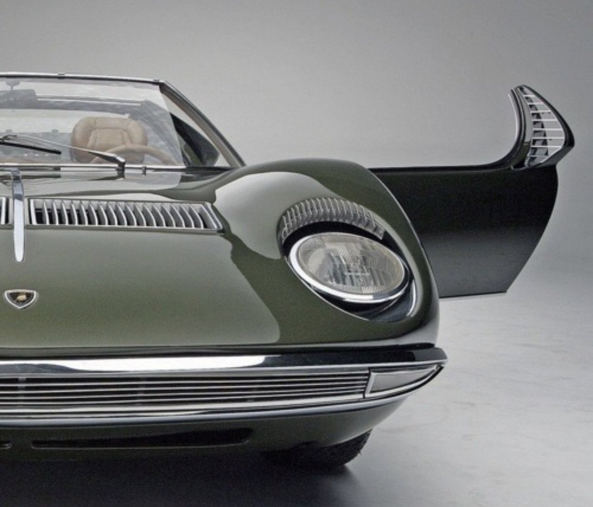 Stealthy tweet media