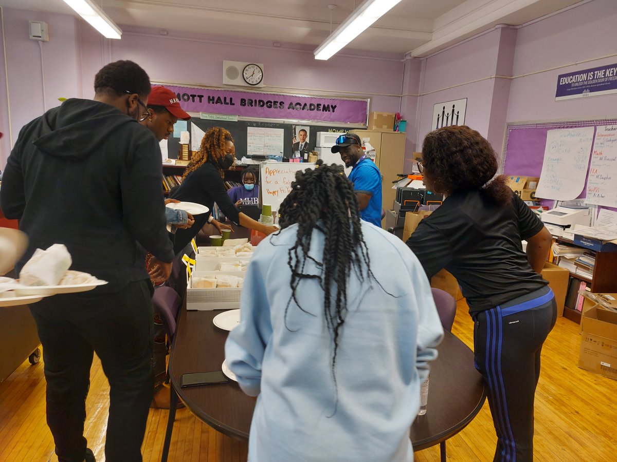 LauraOnwuka's tweet photo. Thankful for all the teachers and staff at Mott Hall Bridges Academy @D23Rising @ExecSuptKWatts https://t.co/3DZvVri6ZG